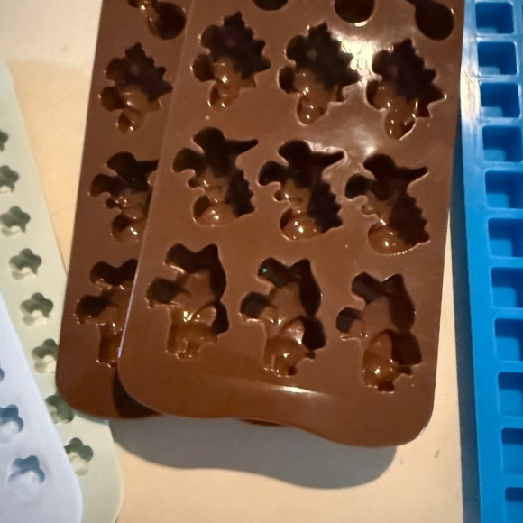 7 various silicone molds - Picture 5 of 6